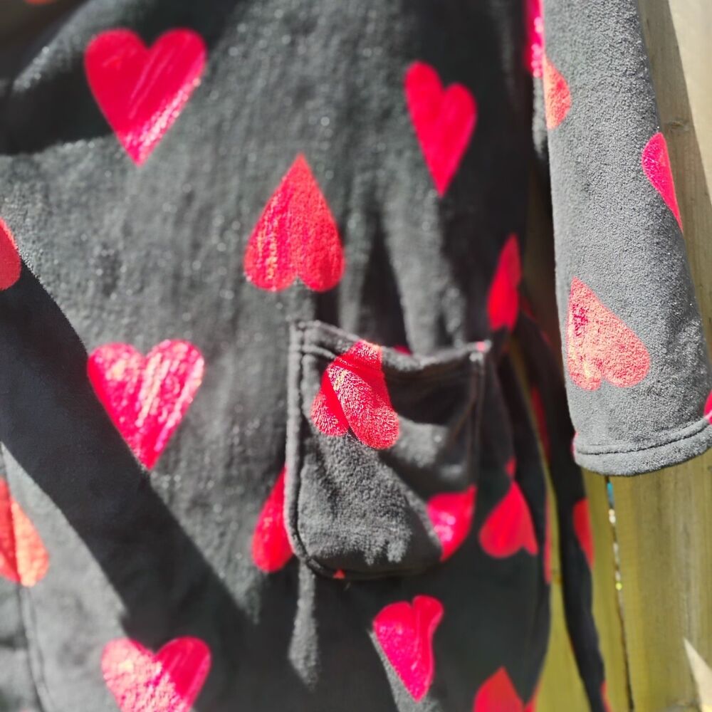Victoria Secret Cozy Plush Short Robe XL XXL Black Red Heart Fleece Lounge - Picture 8 of 10